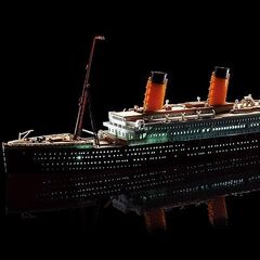 RMS TITANIC WITH LED LIGHT SET 2