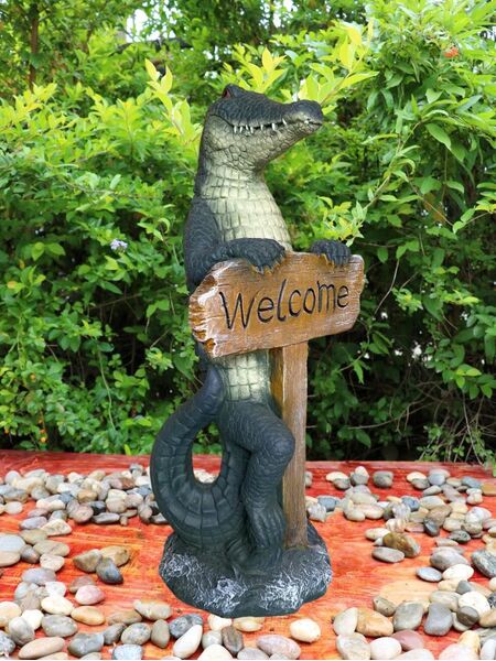 Statue I Welcome Crocodile 26 x 26 x 66cm
